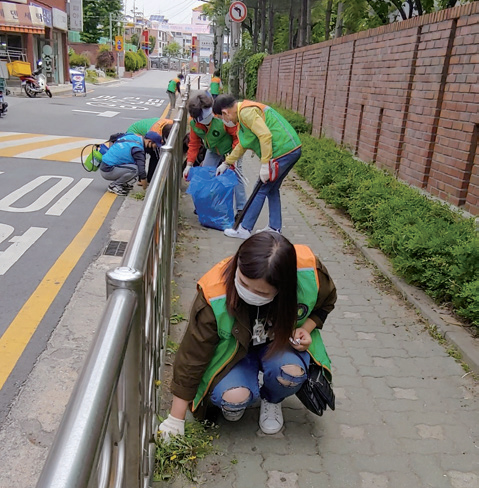 풍납2동 깨끗한 거리 만들기에 앞장선 풍납2동 자율방재단