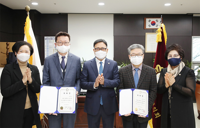 이민옥 의원, 박현근 변호사, 이성수 의장, 최민수 교수, 남연희 부의장