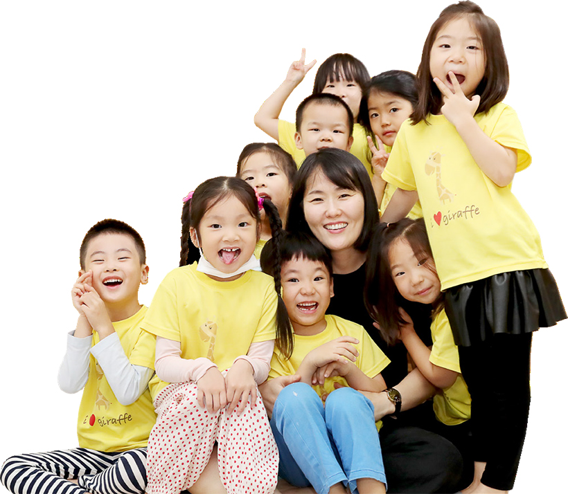 놀이방 선생님과 어린이들