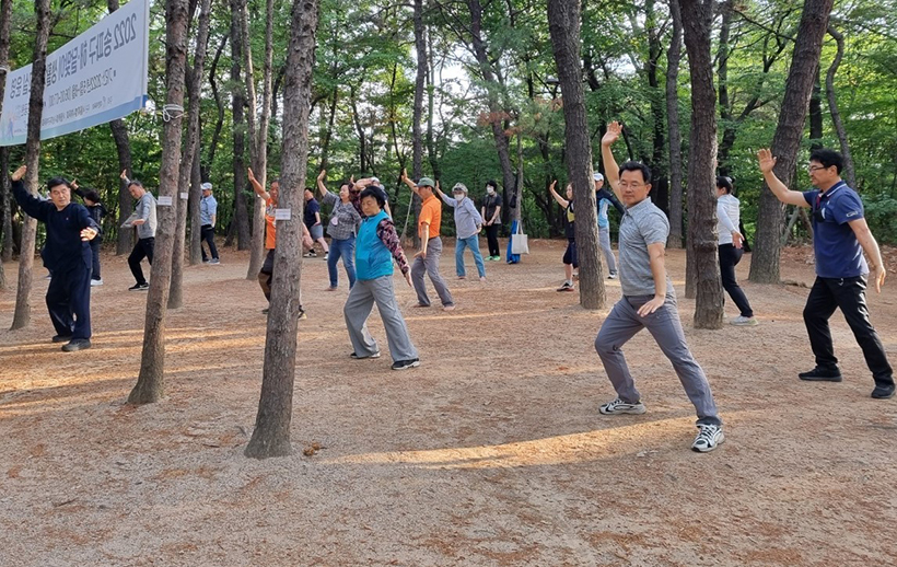 오금동 국학기공으로 아침을 여는 사람들