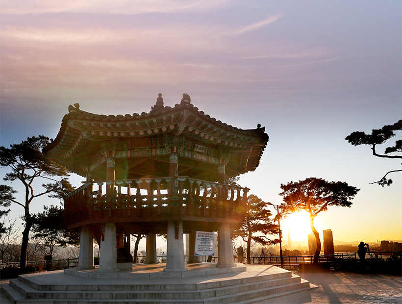 응봉산 팔각정과 일출