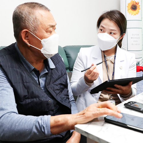 AI·IoT 기반 어르신 건강관리사업