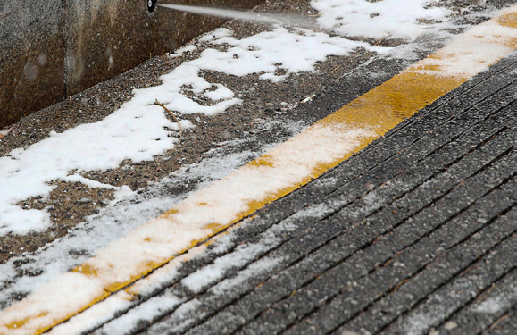 자동 염수분사장치