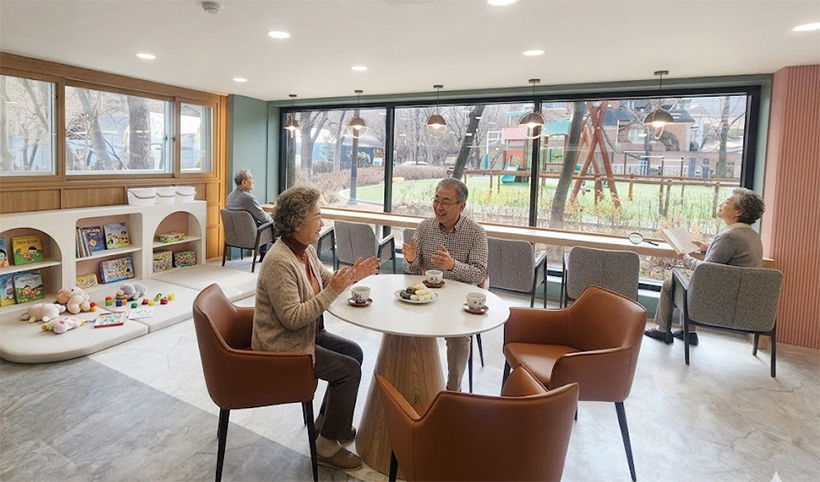 홍씨마을 시니어라운지