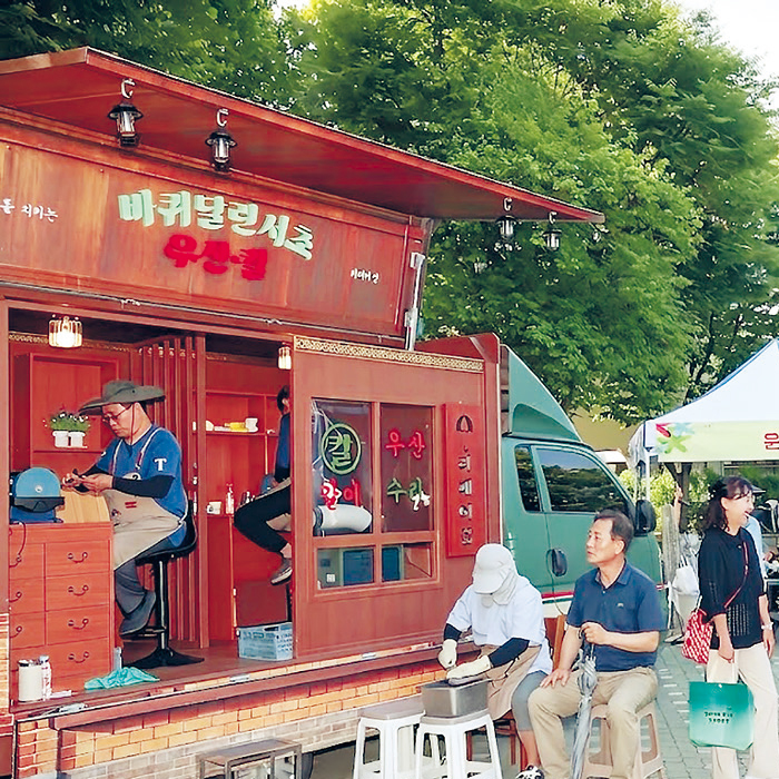 바퀴달린 서초 우산과 칼