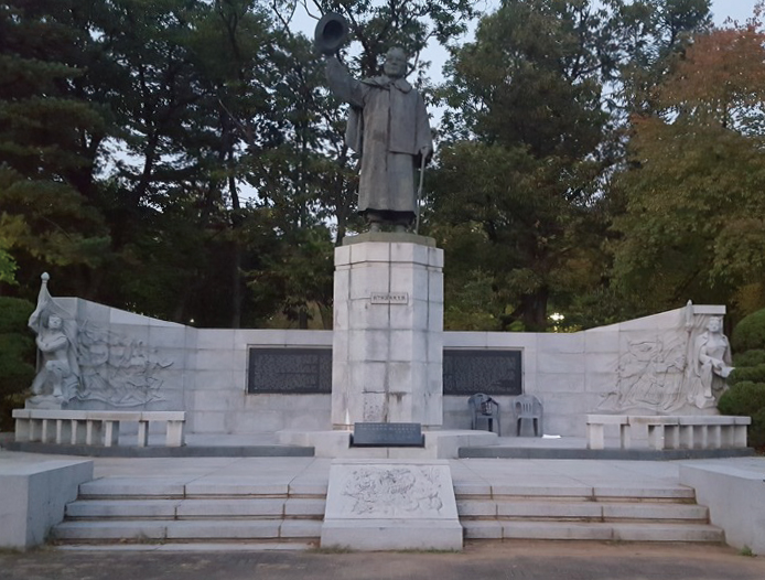 고하 송진우 선생 동상