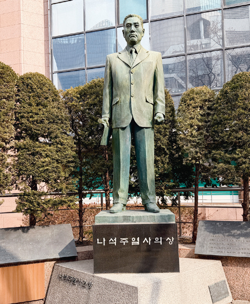 나석주의사 동상