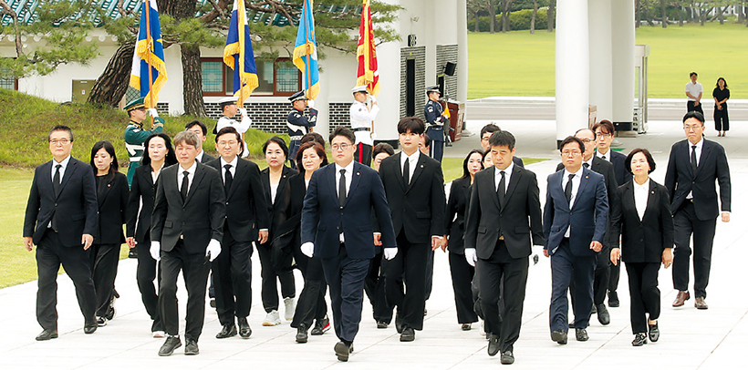 국립서울현충원 참배