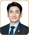 강일 위원장