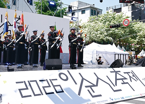 [2026 이순신 축제] 4만 명이 함께 즐긴 이순신 장군 생일파티