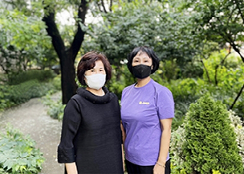 “부드러운 손마사지, 맞잡은 손을 통해 따뜻한 마음까지 전해요”