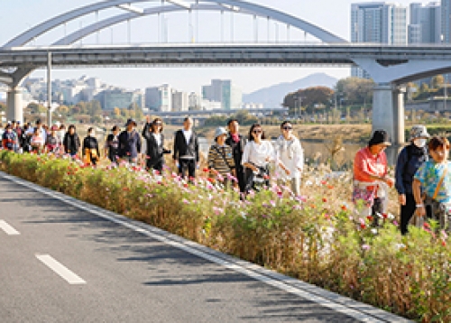 여름의 시작은 성동구민 한마음 걷기대회로, 배우 김석훈·가수 션 초청 「성동 명사특강」 등