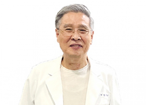 “보호자 분들의 깊은 사랑과 헌신을 마주하며, 오히려 제가 더 큰 감동을 안고 돌아오곤 합니다…” - 효사랑 건강주치의 신중석 선생님