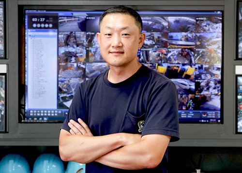 버려진 재활용품, 다시 소중한 자원으로 “깨끗한 분리배출이 자원순환의 시작입니다” - 성동구자원회수센터 장호진 파트장님