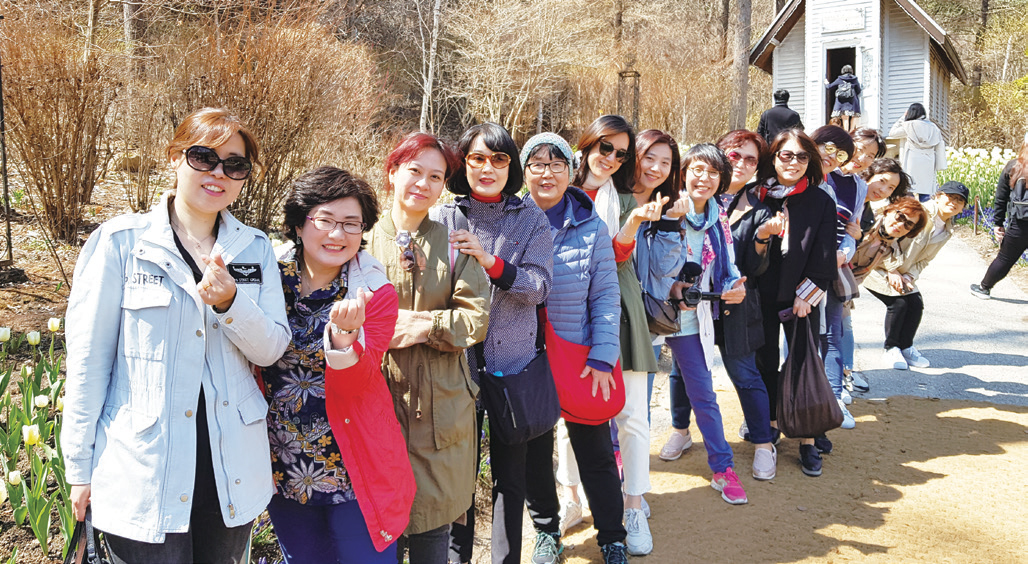 생동하는 봄기운 느끼고 온 명예기자 문학기행